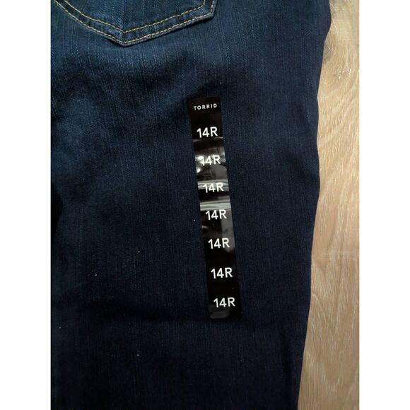 NWT Torrid Bombshell Skinny Dark Wash 14R Jeans - Picture 6 of 10